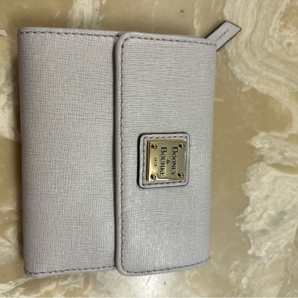 Dooney & Bourke Light Gray Textured Leather Trifold Wallet